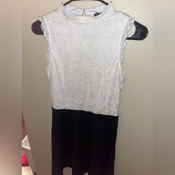 Dress size medium - Picture 3 of 3